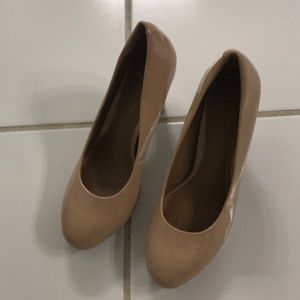 Clarks taupe heels